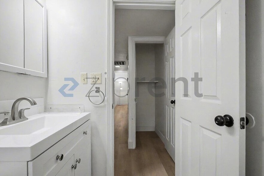 Building Photo - 2306 Ramon Dr