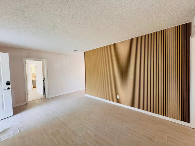 Building Photo - 6650 Pinnochio Dr