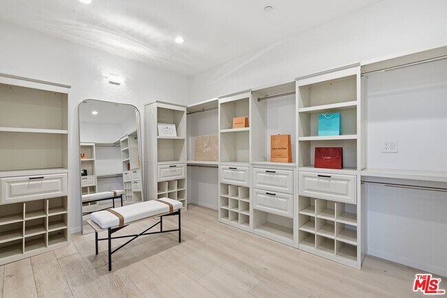 Building Photo - 2311 Cove Ave