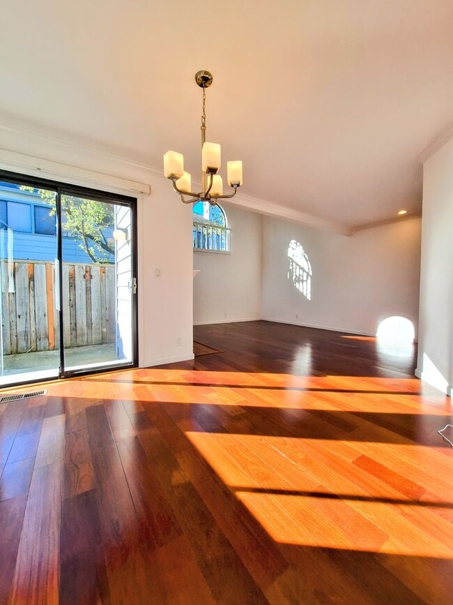 Building Photo - Beautiful 2bd Townhouse With Attached Garage, Private Patio, Pool/Hot Tub, & Clubhouse!