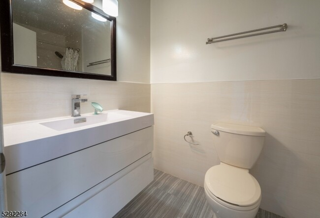 Building Photo - 221 Arrowood Way