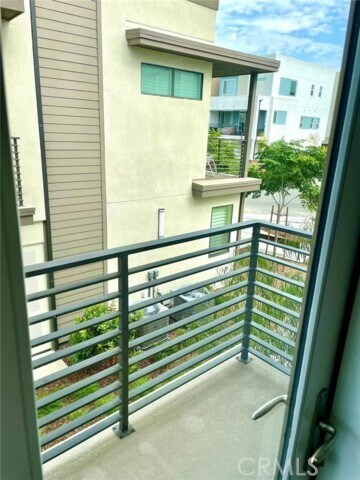 Building Photo - 11042 Momentum Dr