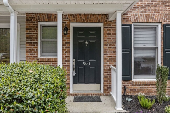 Building Photo - Modern Comfort & Convenience in Regents Green Townhome