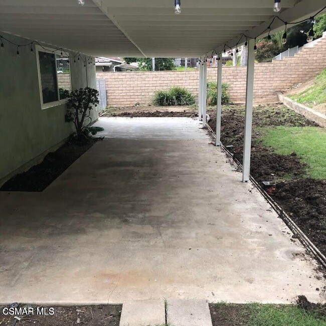 Building Photo - 436 Moondance St