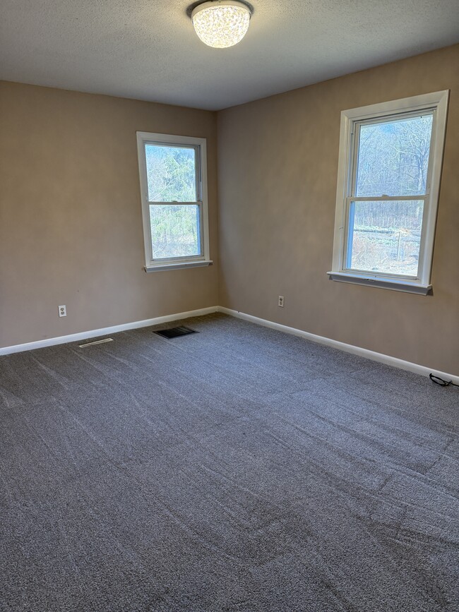 Building Photo - 402 Friendly Pooch Ln