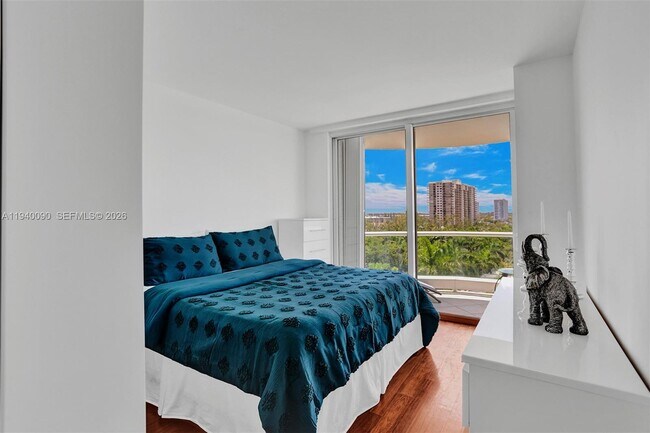 Building Photo - 7000 Island Blvd