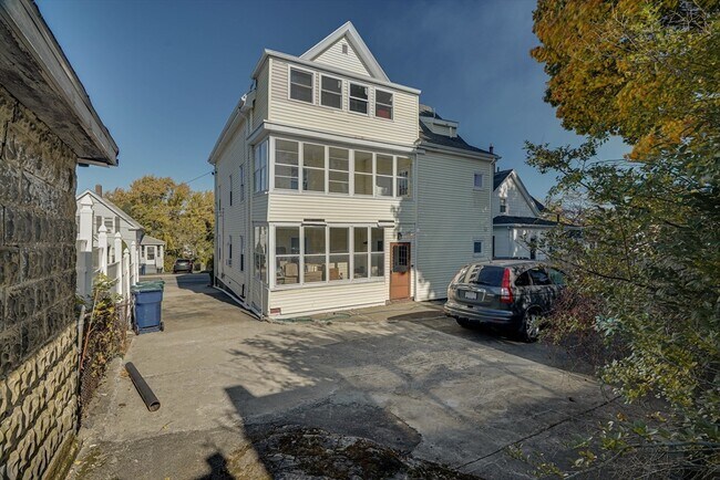 Building Photo - 14 Wheatland St