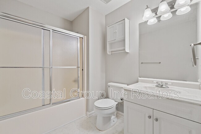 Building Photo - 2212 Lesner Crescent