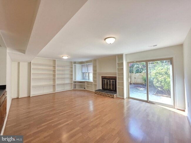 Building Photo - 5814 Tudor Ln
