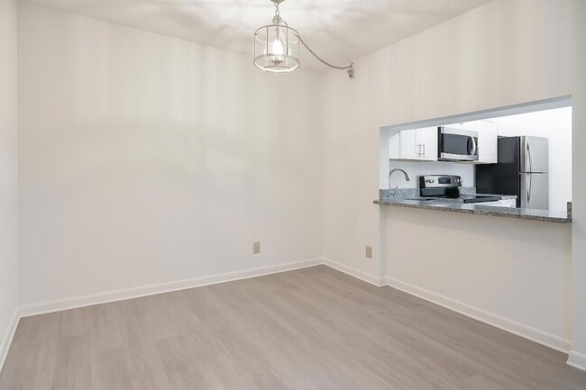 Building Photo - 209 Foxtail Dr