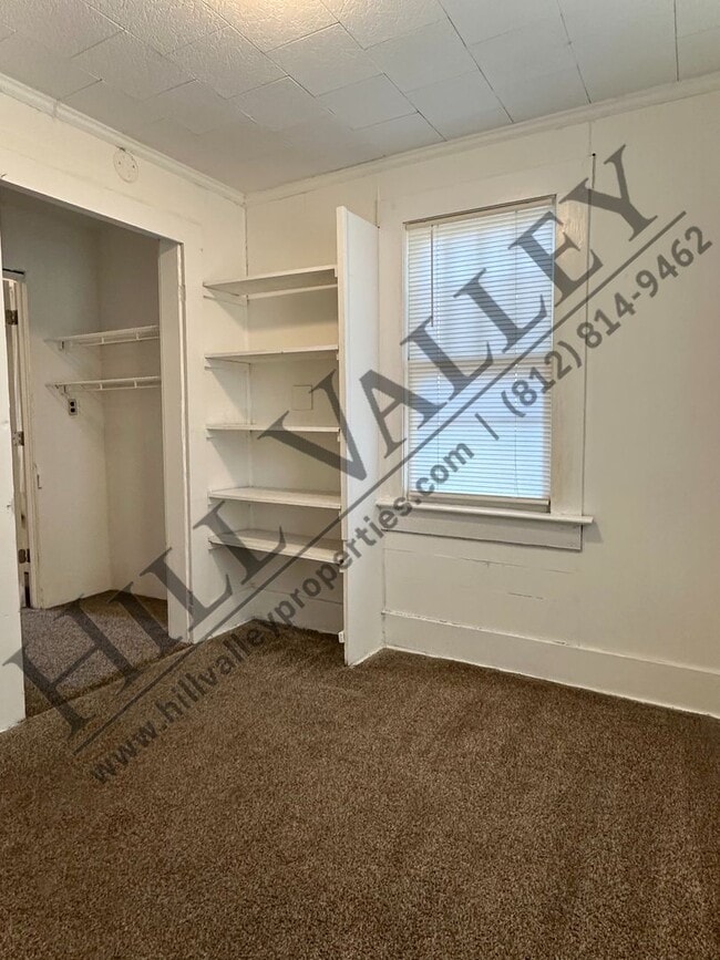 Building Photo - Large four bedroom in Farrington's Grove Historical District