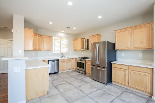 Building Photo - 5836 Sierra Cliff St