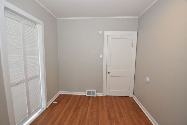Building Photo - Mishawaka- near Bethel University, shoppin...