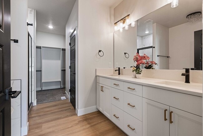 Building Photo - AWESOME 3 Bed 2 Bath Twin home in Sugar city