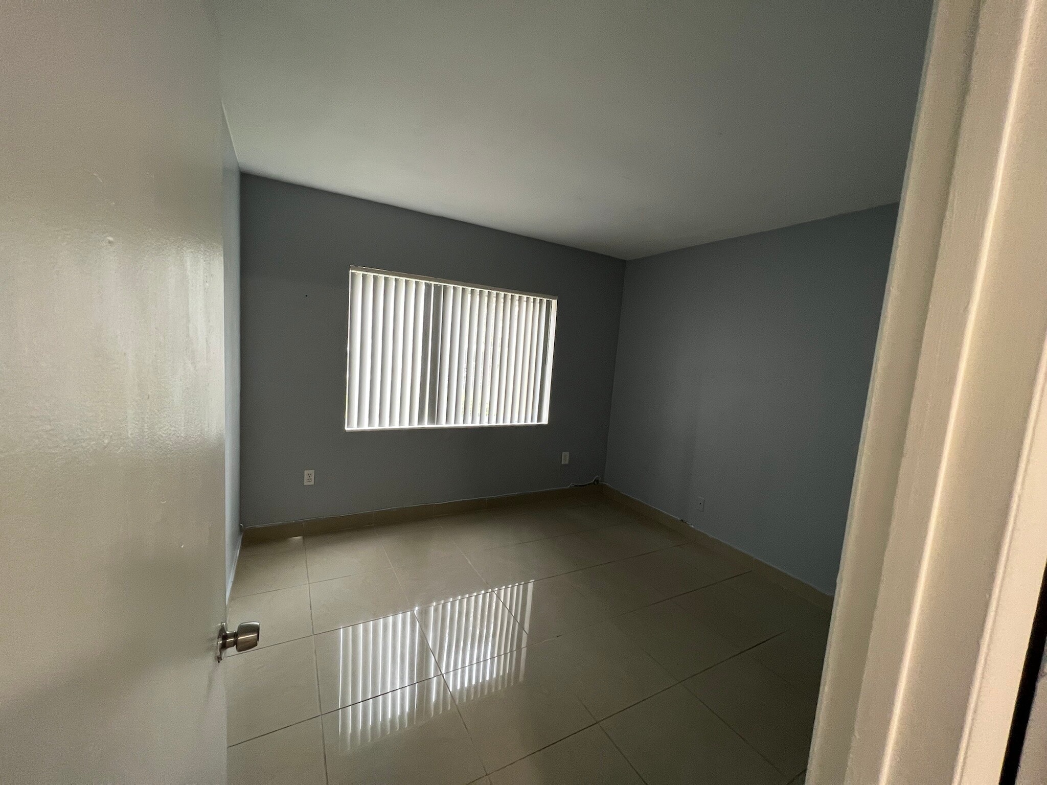 Building Photo - 13890 SW 90th Ave