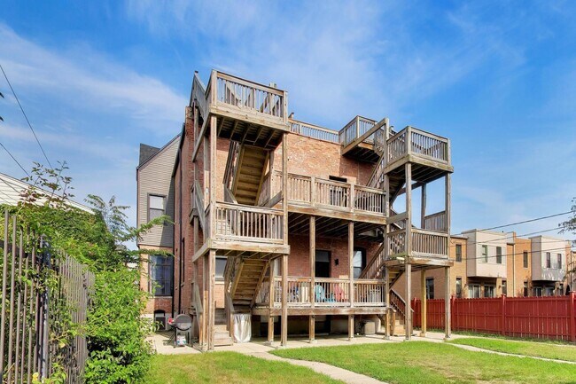 Building Photo - 3330 S Indiana Ave