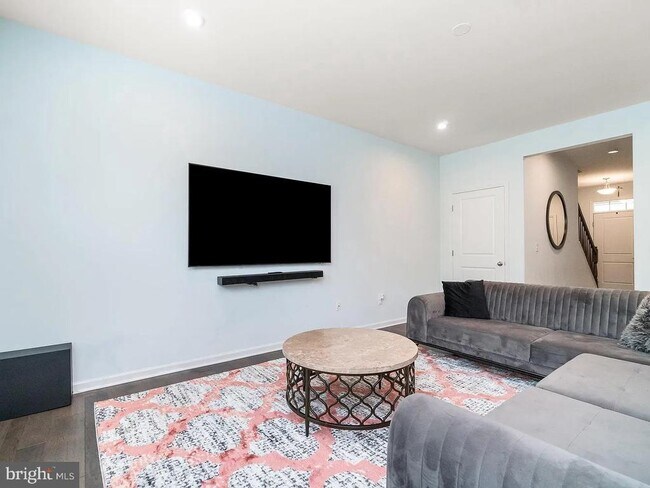 Building Photo - 3632 Chippendale Cir