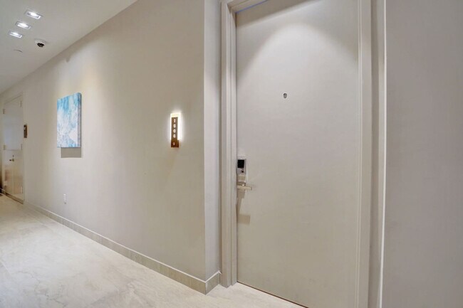 Building Photo - 3100 N Ocean Dr