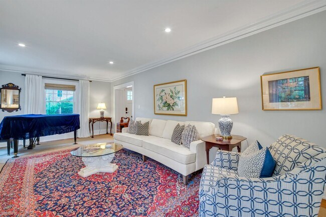 Building Photo - 4 br, 3.5 bath House - 44 E 45th St