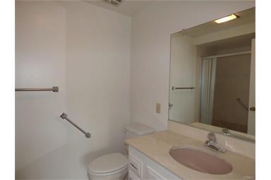 Building Photo - 2 Bedroom w/View