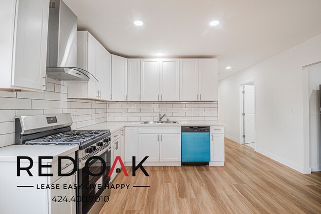 Building Photo - 1611 Oak St