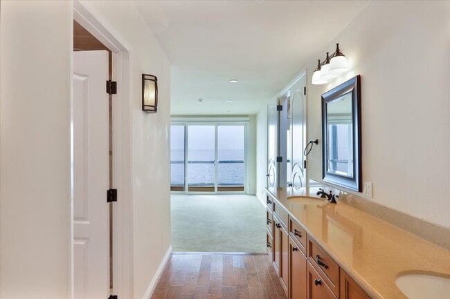 Building Photo - 575 Esplanade