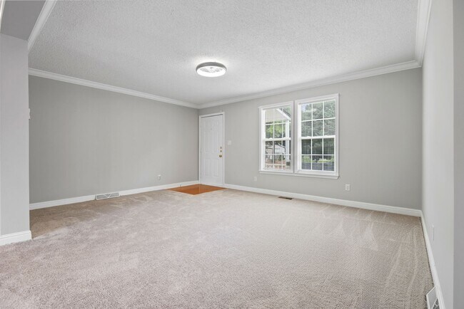 Building Photo - Charming 4 bedroom home in South Raleigh!