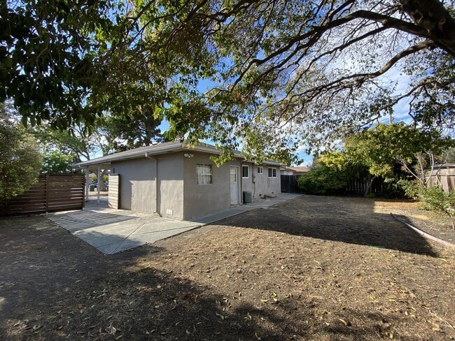 Building Photo - 668 Santa Coleta Ct