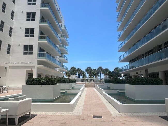 Building Photo - 3739 Collins Ave
