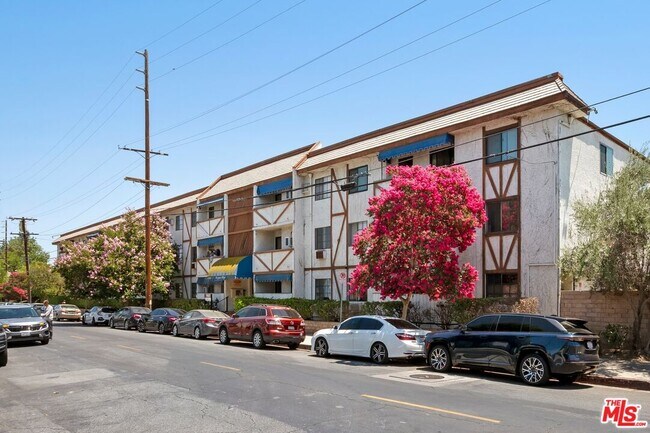 Building Photo - 18530 Hatteras St