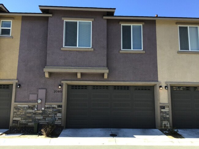 Building Photo - Luxury Living Awaits: Spacious Home with G...