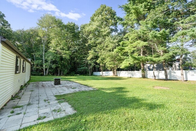 Building Photo - 33 Park Dr