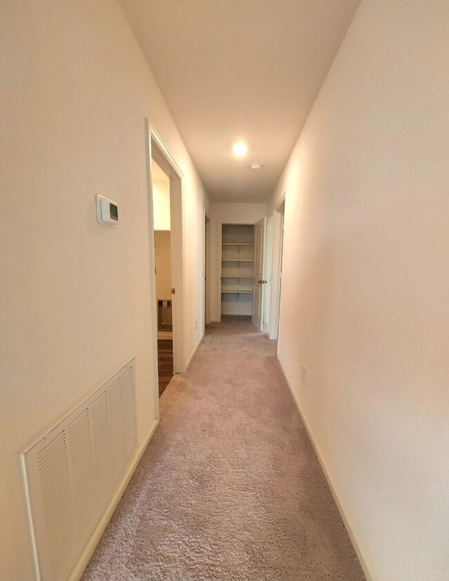 Building Photo - 1024 Long Bay Ct