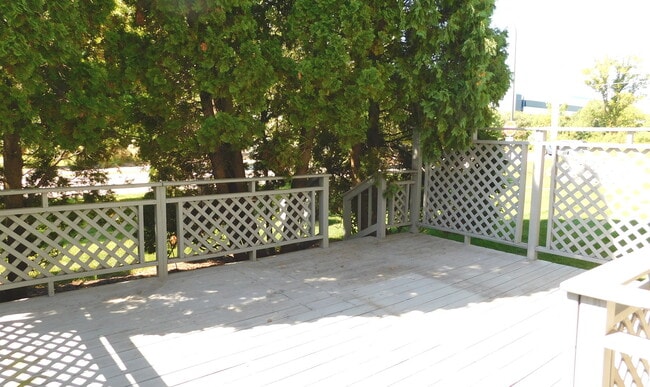 Building Photo - 1645 Hilton Head Dr