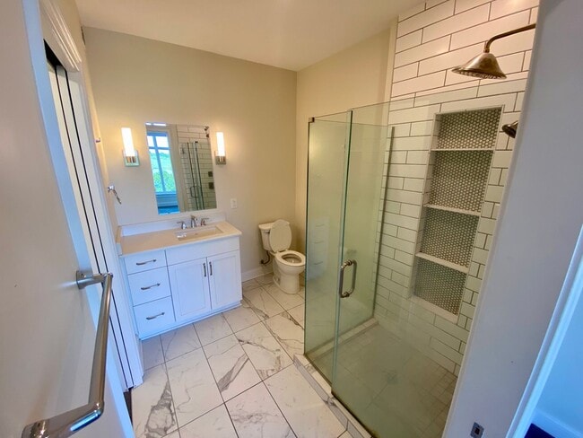 Building Photo - Apartment with Waterview in Downtown Wilmi...