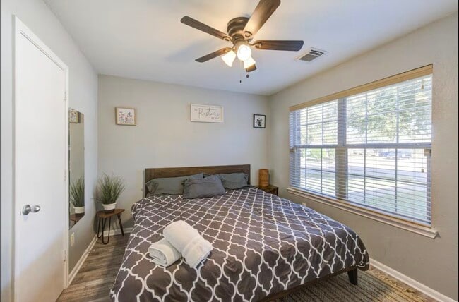 Building Photo - 13131 Dawn Hollow Ln