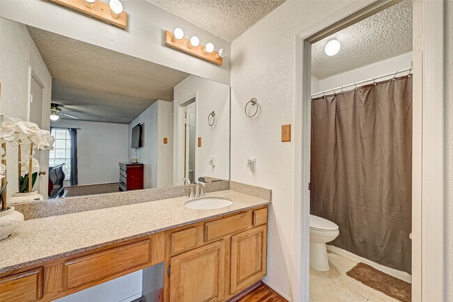 Building Photo - 16355 Sierra Grande Dr