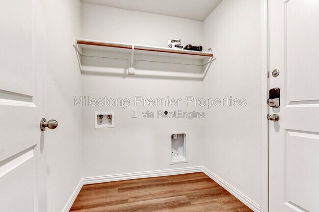 Building Photo - 419 E Hull St
