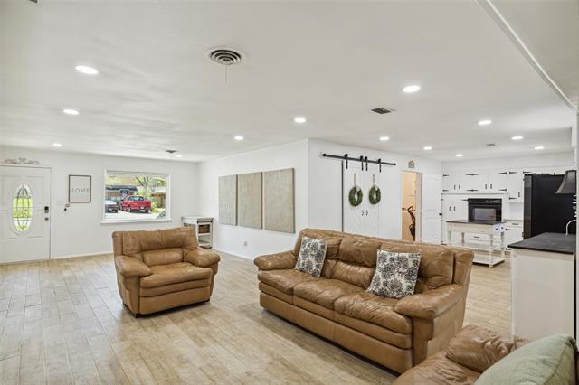 Building Photo - 724 Edgehill Dr