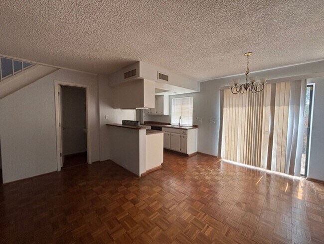 Building Photo - 2 BDRM TWNHSE AT POINTE TAPATIO