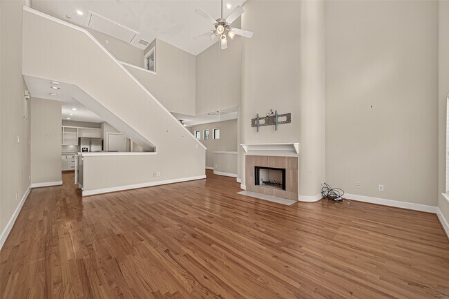 Building Photo - 733 W 22nd St