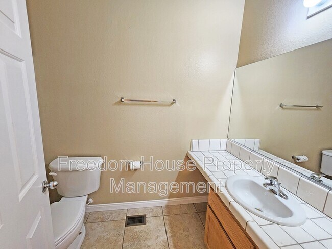 Building Photo - 1421 Star Rd