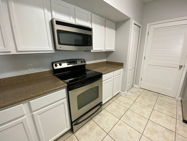 Building Photo - Beautiful 2 bedroom, 2 bathroom condo for ...