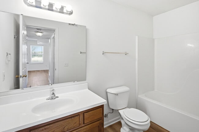 Building Photo - 2401 Northampton Dr