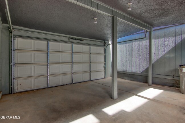 Building Photo - 6001 Morning Glory Cir