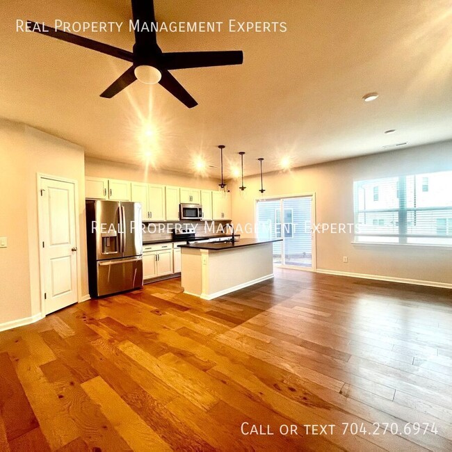 Building Photo - 3162 Hutton Gdns Ln