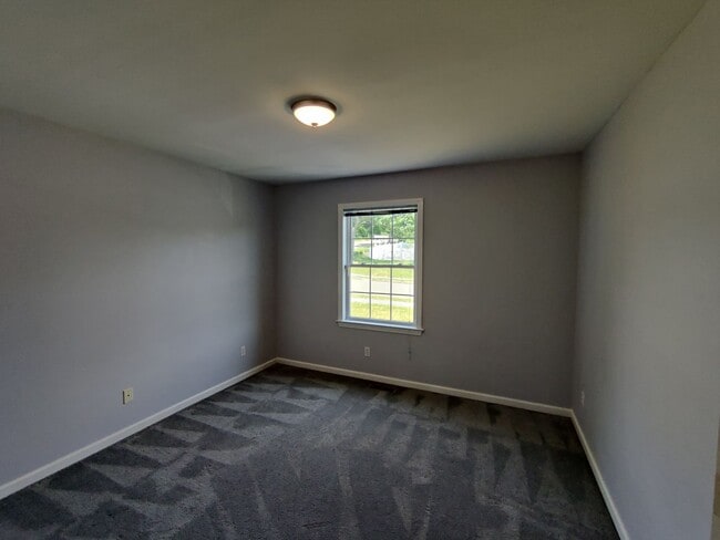 Building Photo - Lovely 4BD / 2 Bath High Ranch