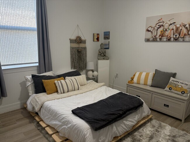 Building Photo - 16129 Lotus Wy