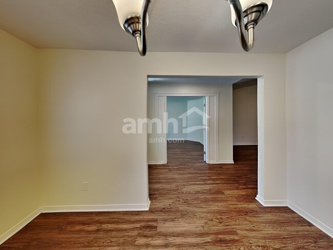 Building Photo - 3256 Silverado Cir