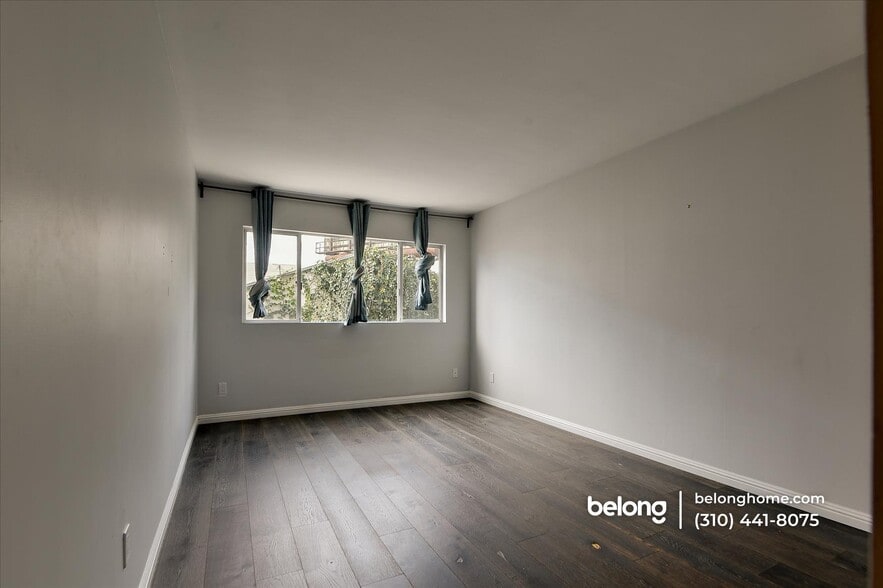 Building Photo - 2223 S Bentley Ave